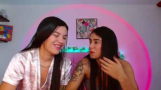 Snapshot of Layla_Rachel chatting on 10.20.25 Layla Rachel online show from 10.20.25