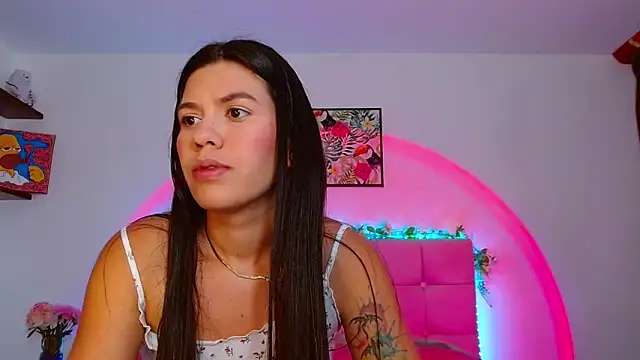 Snapshot of Layla_Rachel chatting on 10.23.25 Layla Rachel online show from 10.23.25