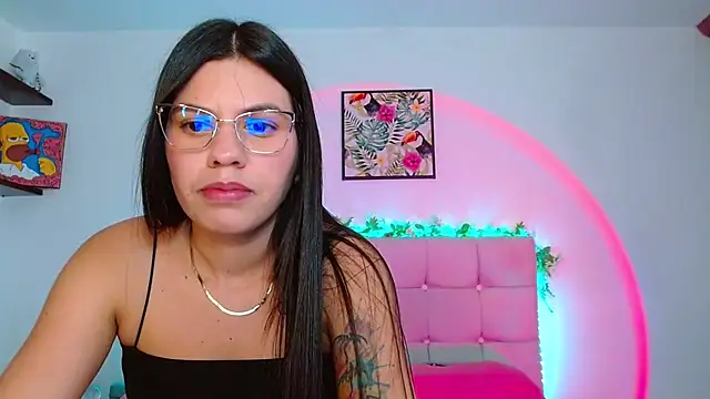 Snapshot of Layla_Rachel chatting on 10.31.25 Layla Rachel online show from 10.31.25