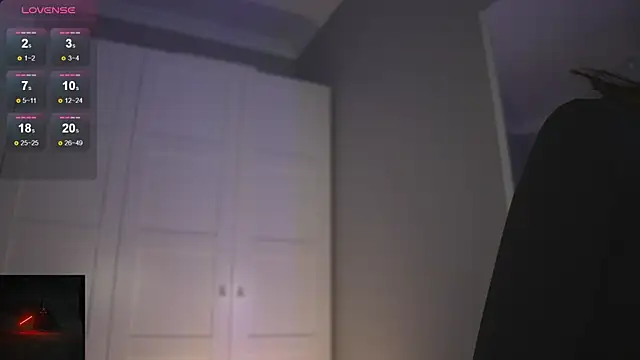 -JuicyMolly- online show from 11.28.25