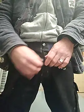 Snapshot of Xcoquinx chatting on 11.21.25 Xcoquinx online show from 11.21.25