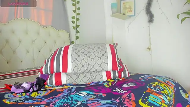 Snapshot of khalyn_jenner chatting on 09.12.25 khalyn jenner online show from 09.12.25