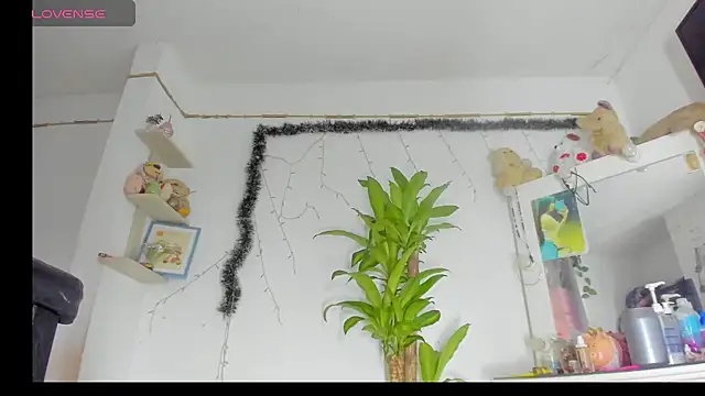 khalyn jenner online show from 10.04.25