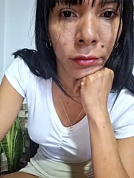 Snapshot of Doll_Loren chatting on 02.17.25 Doll Loren online show from 02.17.25