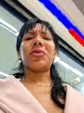 Snapshot of Doll_Loren chatting on 03.05.25 Doll Loren online show from 03.05.25