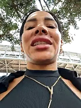 Snapshot of Doll_Loren chatting on 09.19.25 Doll Loren online show from 09.19.25