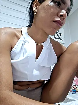 Snapshot of Doll_Loren chatting on 09.24.25 Doll Loren online show from 09.24.25