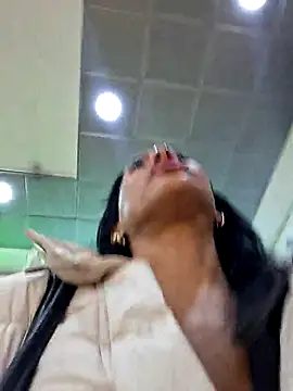 Snapshot of Doll_Loren chatting on 10.18.25 Doll Loren online show from 10.18.25