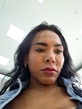 Snapshot of Doll_Loren chatting on 10.28.25 Doll Loren online show from 10.28.25