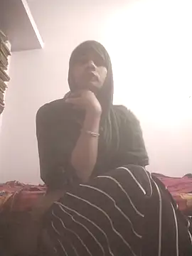 Snapshot of sonalicrossy chatting on 11.11.25 sonalicrossy online show from 11.11.25