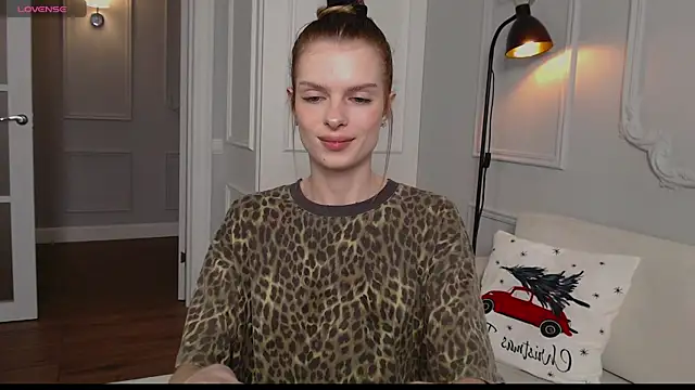 Snapshot of ly_lydia chatting on 12.27.24 ly lydia online show from 12.27.24