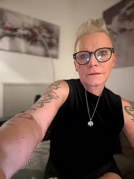 Snapshot of German_Milf chatting on 12.01.24 German Milf online show from 12.01.24