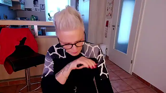 Snapshot of German_Milf chatting on 12.04.24 German Milf online show from 12.04.24