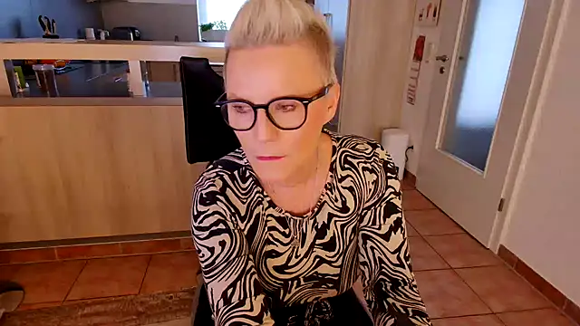 Snapshot of German_Milf chatting on 12.18.24 German Milf online show from 12.18.24