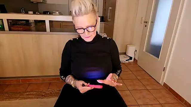 Snapshot of German_Milf chatting on 01.04.25 German Milf online show from 01.04.25