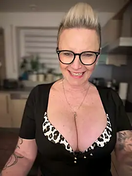 Snapshot of German_Milf chatting on 01.16.25 German Milf online show from 01.16.25