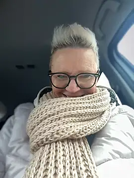 Snapshot of German_Milf chatting on 01.21.25 German Milf online show from 01.21.25