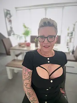 Snapshot of German_Milf chatting on 02.10.25 German Milf online show from 02.10.25