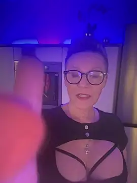 Snapshot of German_Milf chatting on 02.10.25 German Milf online show from 02.10.25