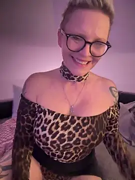 Snapshot of German_Milf chatting on 02.18.25 German Milf online show from 02.18.25