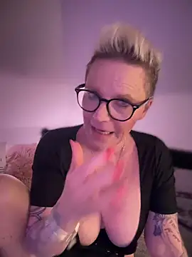 Snapshot of German_Milf chatting on 02.21.25 German Milf online show from 02.21.25