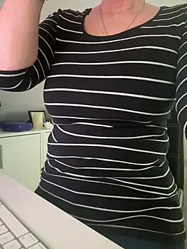 Snapshot of German_Milf chatting on 02.28.25 German Milf online show from 02.28.25