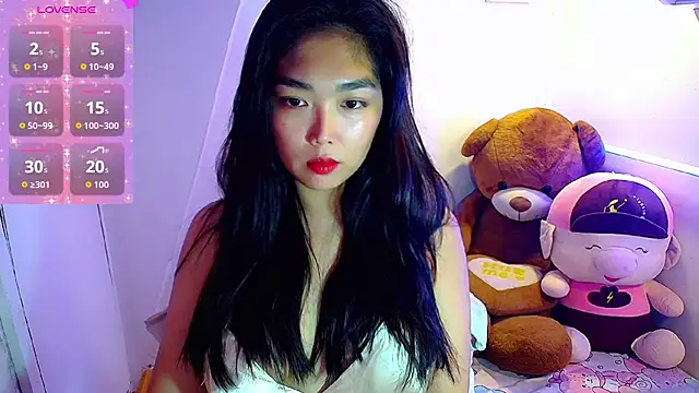 TR4NSCUTI3 online show from 09.26.25