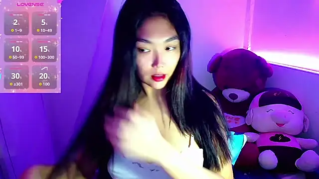 TR4NSCUTI3 online show from 10.20.25