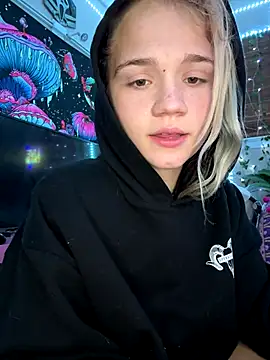 Snapshot of Cutiepiespanks chatting on 09.15.25 Cutiepiespanks online show from 09.15.25