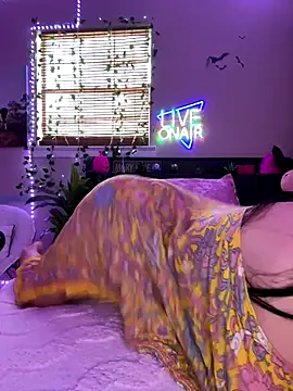 Snapshot of Cutiepiespanks chatting on 09.21.25 Cutiepiespanks online show from 09.21.25