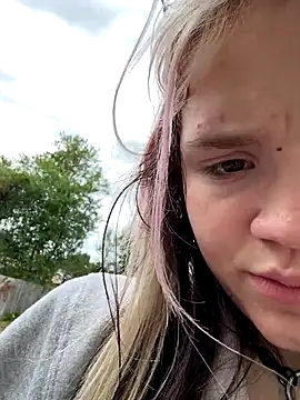 Snapshot of Cutiepiespanks chatting on 10.03.25 Cutiepiespanks online show from 10.03.25