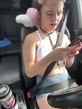 Snapshot of Cutiepiespanks chatting on 10.18.25 Cutiepiespanks online show from 10.18.25