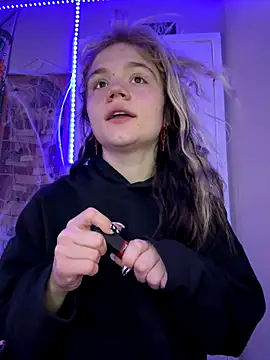 Snapshot of Cutiepiespanks chatting on 10.23.25 Cutiepiespanks online show from 10.23.25