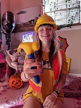 Snapshot of Cutiepiespanks chatting on 10.27.25 Cutiepiespanks online show from 10.27.25