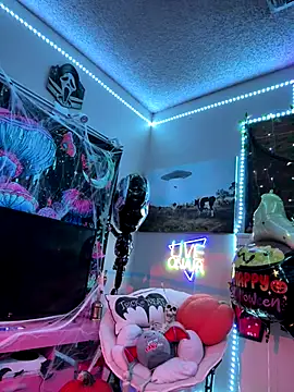 Snapshot of Cutiepiespanks chatting on 10.29.25 Cutiepiespanks online show from 10.29.25