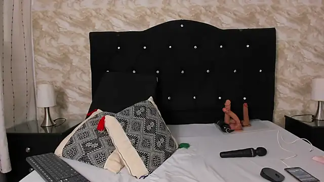 Snapshot of Keira_Lennox chatting on 10.10.25 Keira Lennox online show from 10.10.25