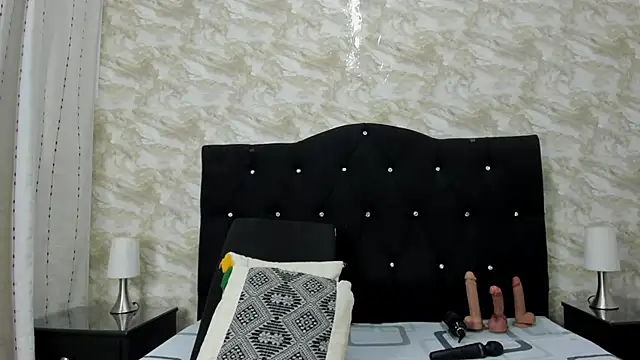 Snapshot of Keira_Lennox chatting on 10.25.25 Keira Lennox online show from 10.25.25