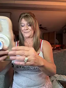 Snapshot of cowgirlc chatting on 10.18.25 cowgirlc online show from 10.18.25