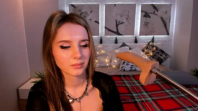 Snapshot of Betty_June chatting on 12.30.24 Betty June online show from 12.30.24
