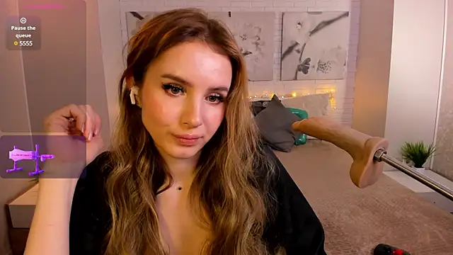 Snapshot of Betty_June chatting on 02.15.25 Betty June online show from 02.15.25