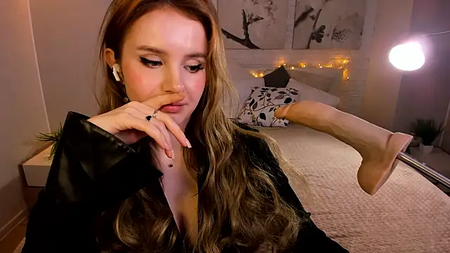 Snapshot of Betty_June chatting on 02.21.25 Betty June online show from 02.21.25