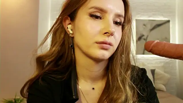 Snapshot of Betty_June chatting on 03.08.25 Betty June online show from 03.08.25