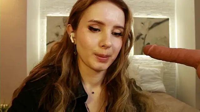 Snapshot of Betty_June chatting on 03.11.25 Betty June online show from 03.11.25