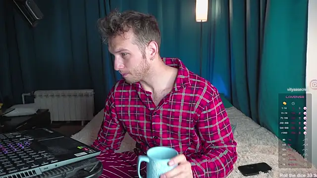 Snapshot of VIktorSecret chatting on 11.20.25 VIktorSecret online show from 11.20.25