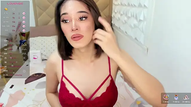 Snapshot of TsHeartXxx chatting on 10.23.25 TsHeartXxx online show from 10.23.25