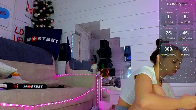 Snapshot of Misss_Vikk chatting on 12.08.24 Misss Vikk online show from 12.08.24