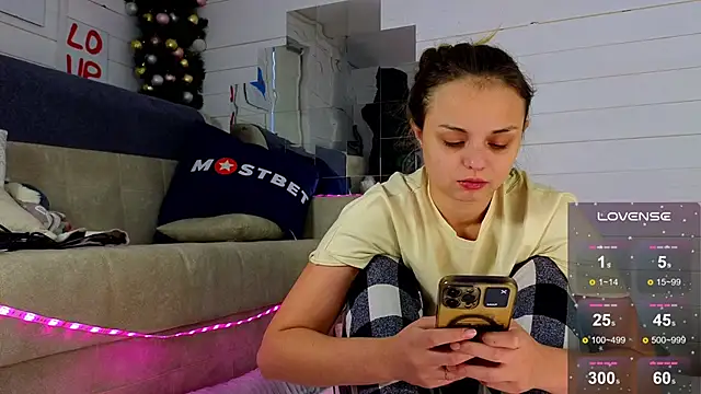 Snapshot of Misss_Vikk chatting on 12.12.24 Misss Vikk online show from 12.12.24