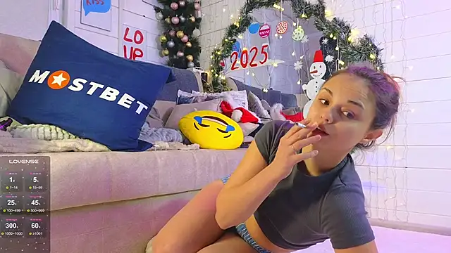 Snapshot of Misss_Vikk chatting on 12.28.24 Misss Vikk online show from 12.28.24