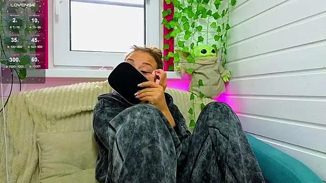 Snapshot of Misss_Vikk chatting on 09.20.25 Misss Vikk online show from 09.20.25