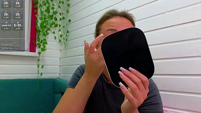 Snapshot of Misss_Vikk chatting on 10.05.25 Misss Vikk online show from 10.05.25